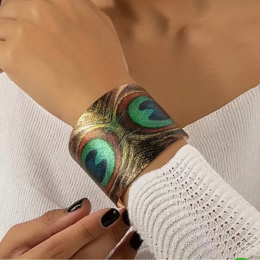 ✨✨Peacock Feather Cuff Bracelet✨✨